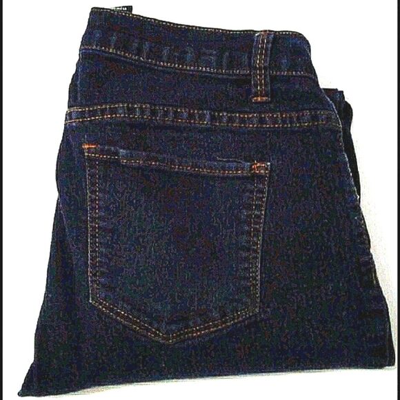 HOST PICK Forever 21 Dark Washed Everyday Casual Skinny Jeans - Picture 3 of 7